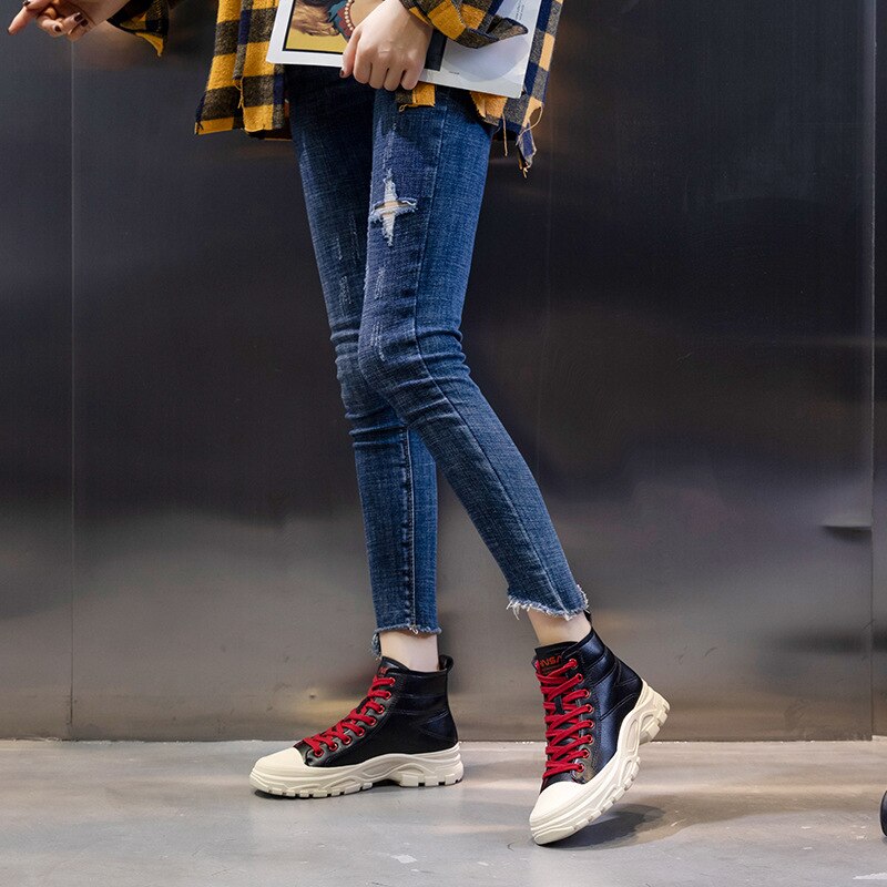 2020 New Casual Leather Lace-up Shoes